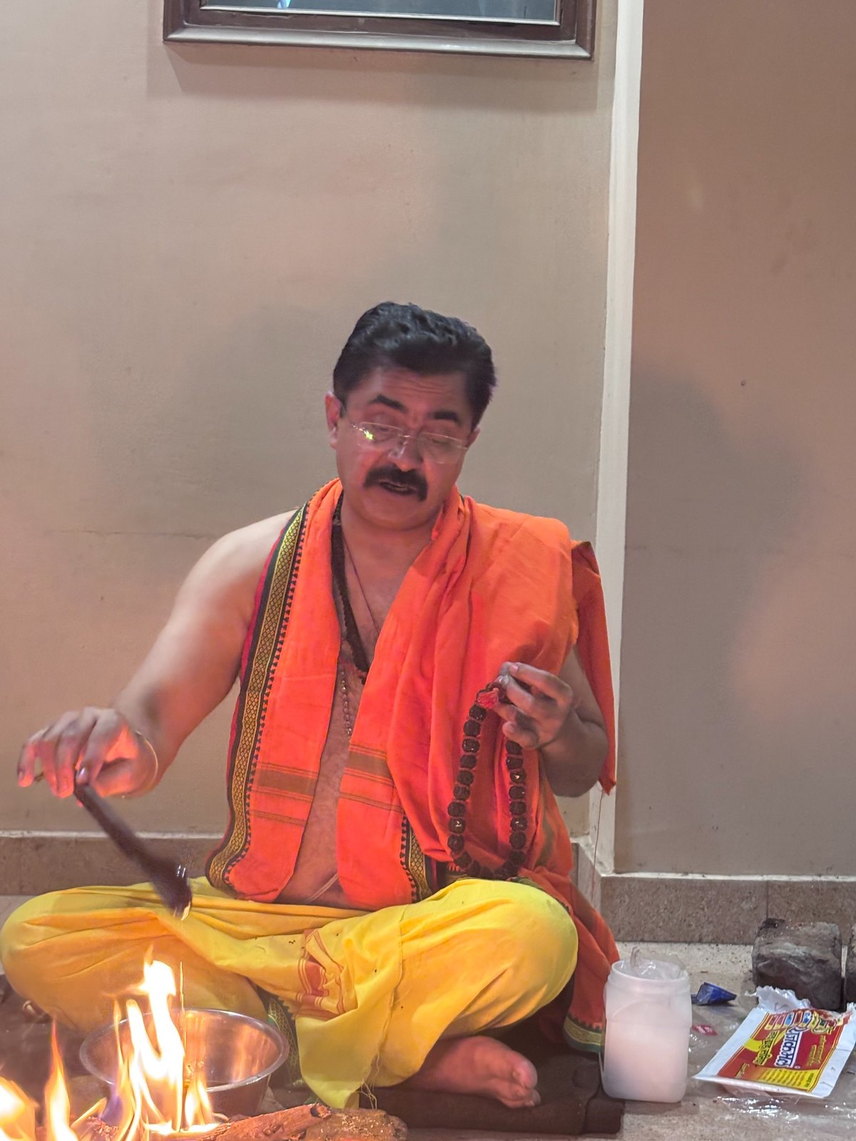 Parikshit Sharma conducting Vedic pooja